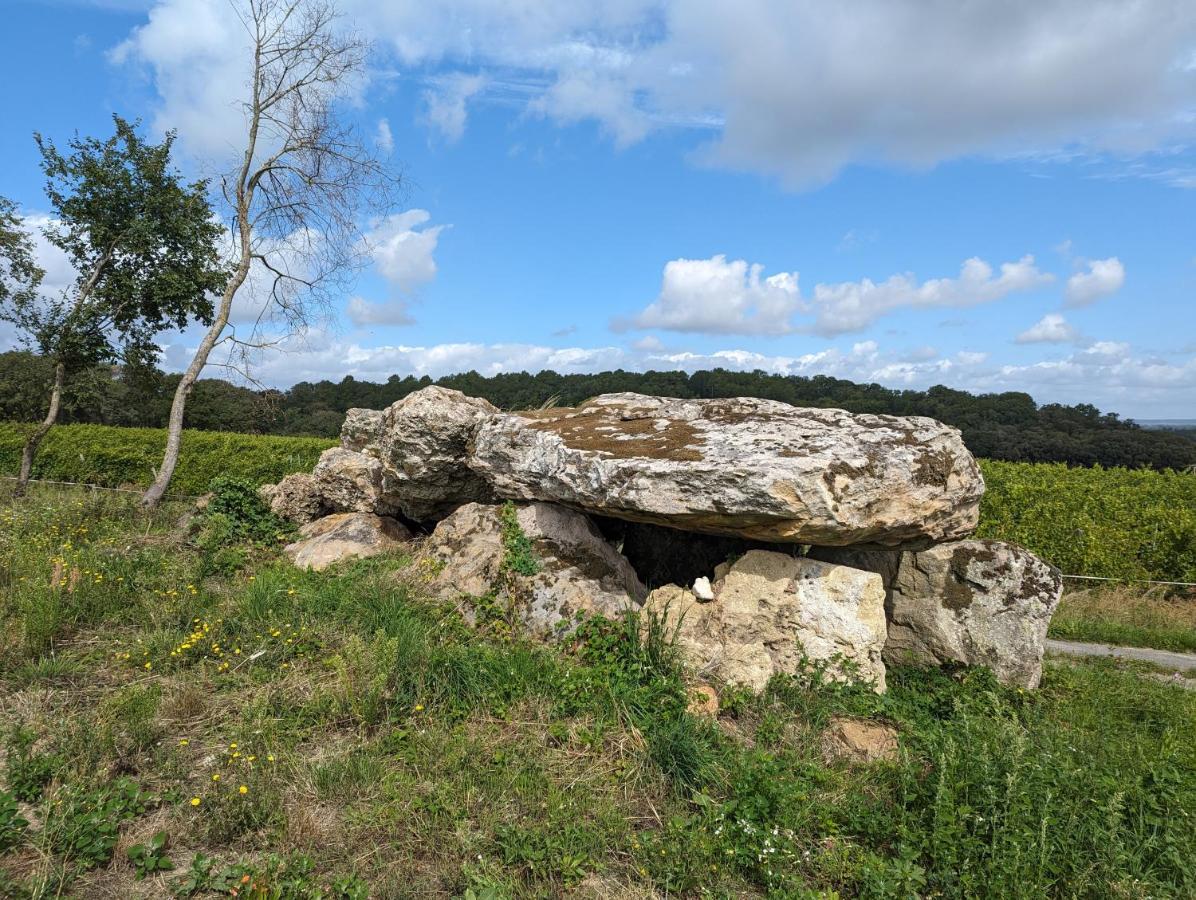 Chambre Gargantua Le Dolmen Thizay  Luaran gambar